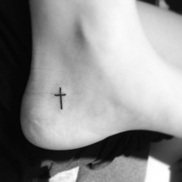 Tatuaje de cruz: mira diseños que reflejan fe y esperanza - 57 - enero 25, 2023
