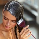 ¿Cómo decolorar el cabello en casa?: el paso a paso para cambiar el look