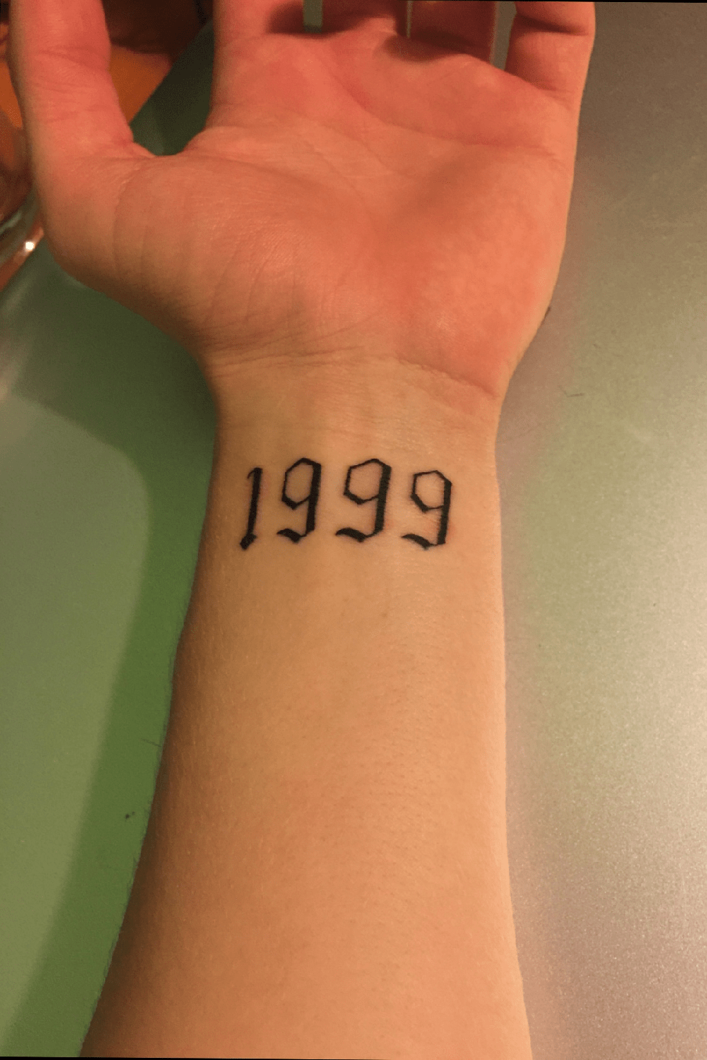 ¿Qué significa el tatuaje de 1999? - 27 - enero 22, 2023
