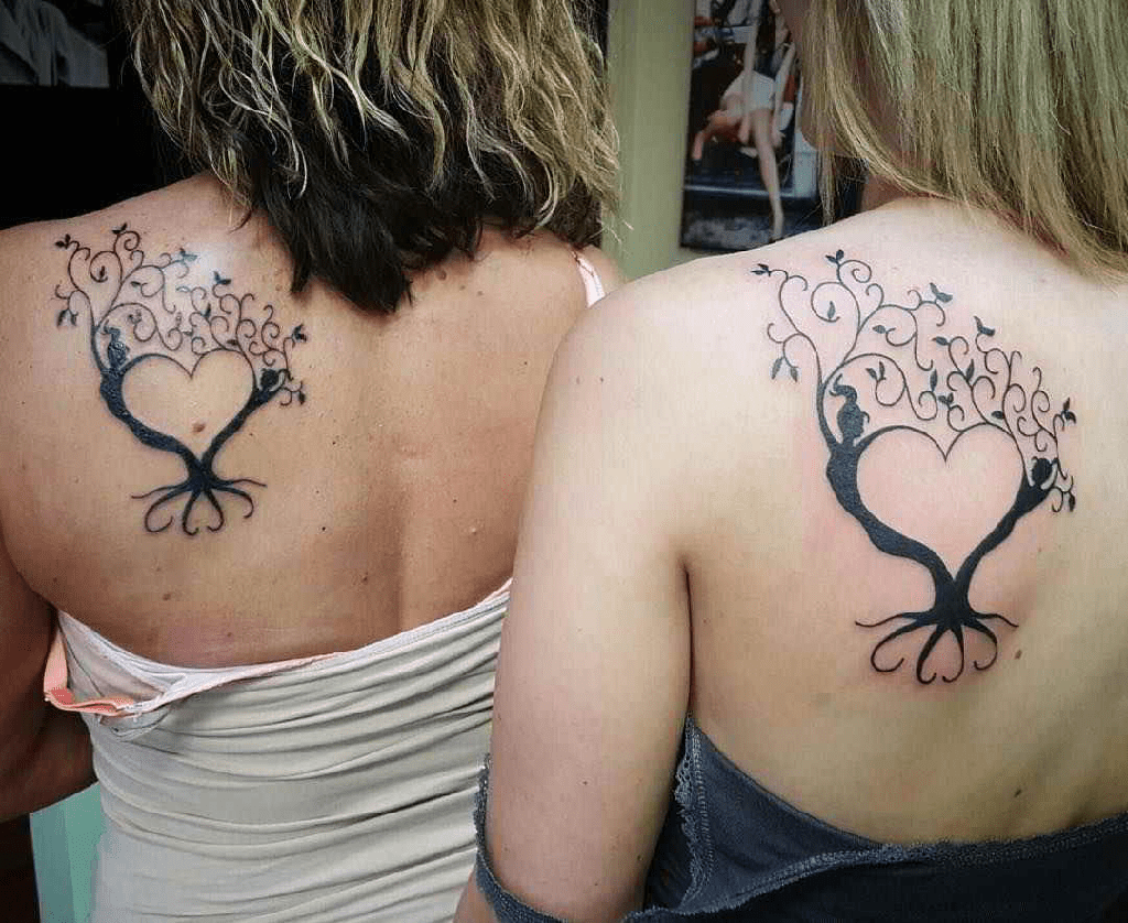 Tatuaje madre e hija: ¡30 inspiraciones para marcar ese amor en la piel! - 21 - enero 24, 2023