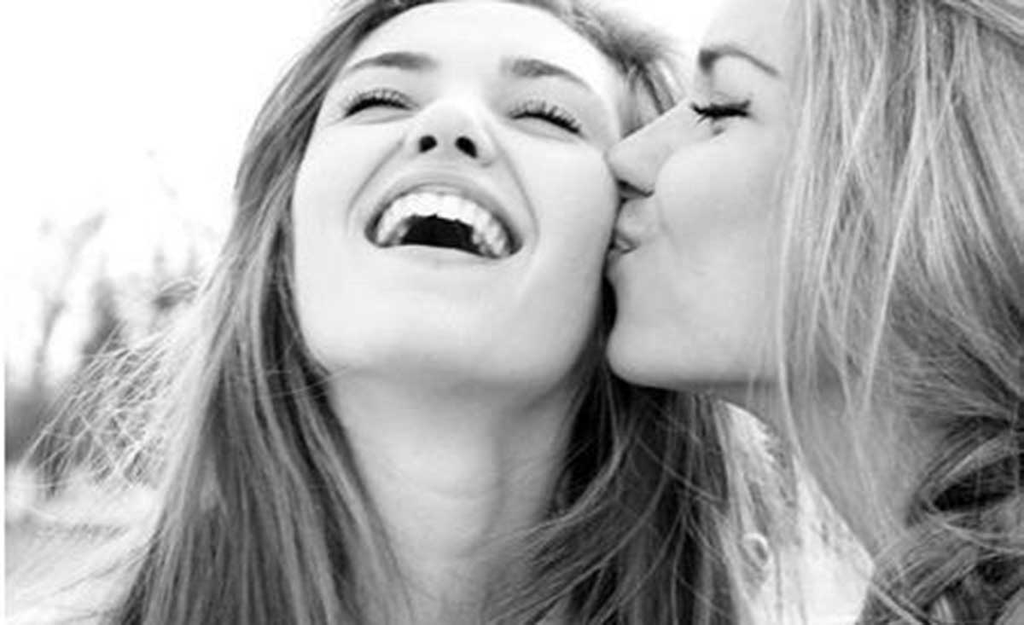 Frases para foto con amiga: ¡90 increíbles opciones para celebrar la amistad!