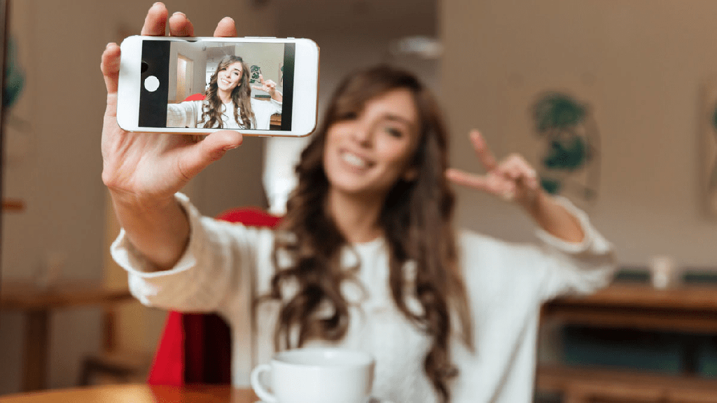 Poses para selfie: ¡20 consejos para tomar fotos con el celular! - 69 - enero 26, 2023