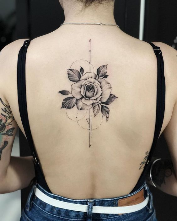60 Inspiraciones para tatuajes femeninos en la espalda - 19 - enero 24, 2023