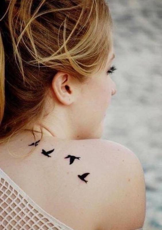 60 Inspiraciones para tatuajes femeninos en la espalda - 51 - enero 24, 2023