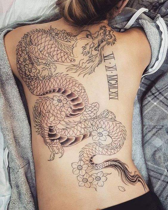 60 Inspiraciones para tatuajes femeninos en la espalda - 61 - enero 24, 2023
