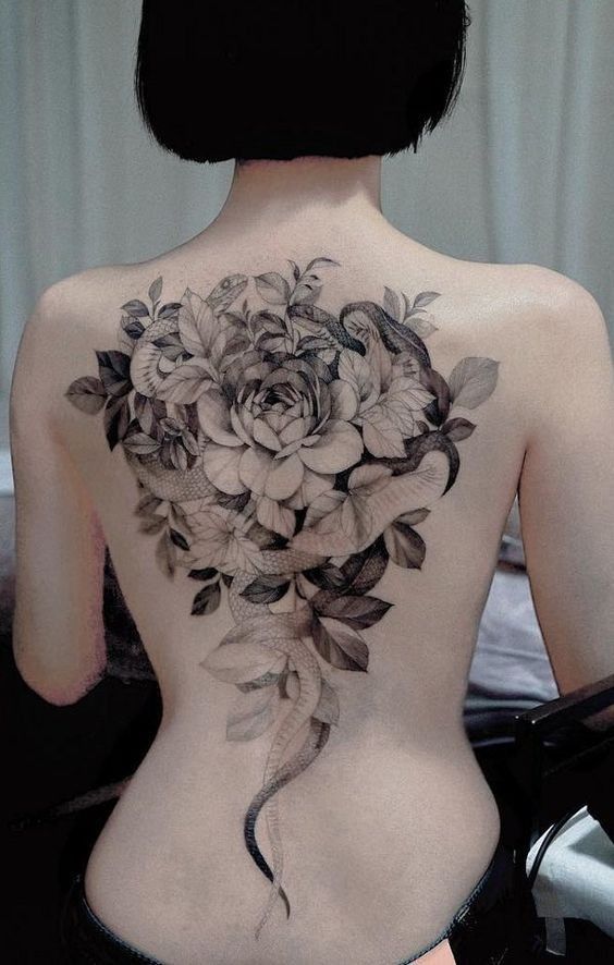 60 Inspiraciones para tatuajes femeninos en la espalda - 59 - enero 24, 2023