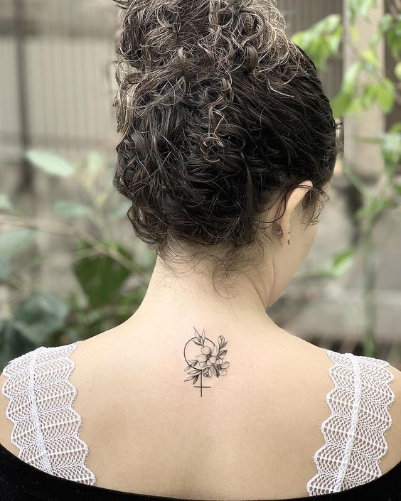 60 Inspiraciones para tatuajes femeninos en la espalda - 45 - enero 24, 2023