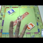 ¿Cuál es el tamaño de una tarjeta de propiedad del Monopoly?