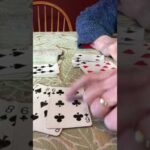 ¿Cómo se juega al juego de cartas knuckle busters?