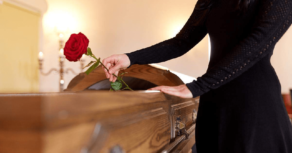 ¿Por qué es malo vestir de rojo en un funeral? - 7 - febrero 13, 2023
