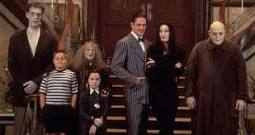 ¿Cómo se llaman los miembros de la familia Addams en español?