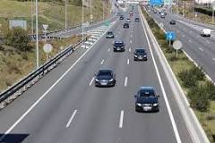 ¿Cuándo entra en una autopista o autovía por el carril de aceleración debe ceder el paso?