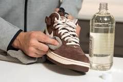 ¿Cómo limpiar los zapatos de gamuza con jabón de calabaza?