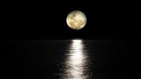¿Qué relación existe entre la Luna y los mares?