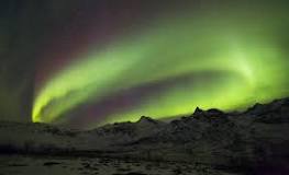 ¿Qué diferencia hay entre aurora boreal y aurora austral?