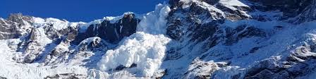 ¿Cómo se llama cuando cae mucha nieve de una montaña?