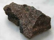 ¿Cuál es la densidad de la roca?