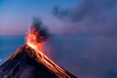 de donde proviene la lava de los volcanes