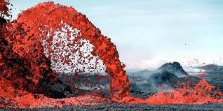 ¿Qué contiene la lava de un volcán?