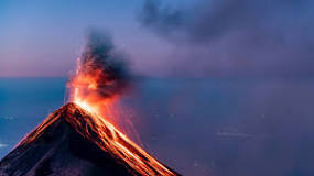 ¿Qué tipo de fenomeno quimico son las erupciones volcánicas?