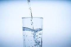 ¿Qué otro nombre recibe el agua destilada?