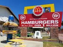 ¿Cuándo se abrio el primer McDonalds?
