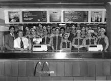 ¿Cuándo se abrio el primer McDonalds?