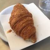 ¿Cuántas calorías tiene un croissant normal?
