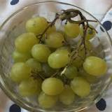 ¿Cuánto engorda 100 gramos de uvas?