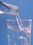 ¿Cuál es la composición química del agua mineral?