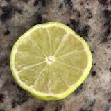 ¿Cuántas calorías tiene un limón exprimido?