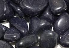 ¿Cómo se llama la piedra negra en joyas?