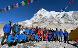 ¿Cuántas personas han llegado a la cima del Everest?