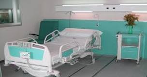 ¿Cuáles son los elementos que componen una cama hospitalaria?