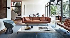 ¿Cuánto mide un sofá de tres plazas?