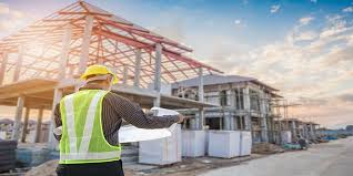 ¿Qué tipo de proceso de producción se utiliza usualmente en la industria de la construcción de viviendas?
