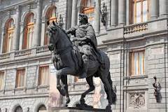 La Majestuosa Estatua de Carlomagno - 3 - febrero 14, 2023