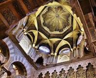 ¿Cuántas etapas hubo en la construcción de la Gran Mezquita de Córdoba?