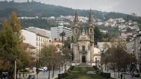 ¿Cuántos habitantes hay en Guimarães Portugal?