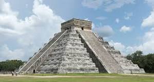 ¿Por qué los mayas construían pirámides y templos?