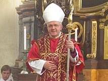 ¿Qué es más un obispo o un arzobispo?