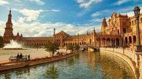 ¿Qué estilo es la Plaza de España de Sevilla?