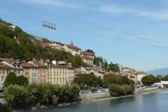 ¿Qué río pasa por Grenoble?