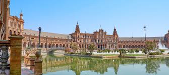 ¿Que simboliza la Plaza de España de Sevilla?