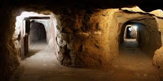 ¿Qué tiempo histórico ocurren las criptas de Kaua?