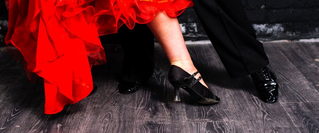 3. ¿Buscas zapatos de baile latino de calidad? Milano tiene la respuesta.