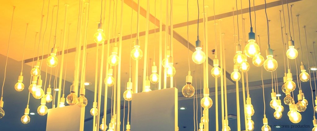 3. Qazqa Iluminación: crea ambientes únicos en tu hogar con sus apliques y lámparas de techo