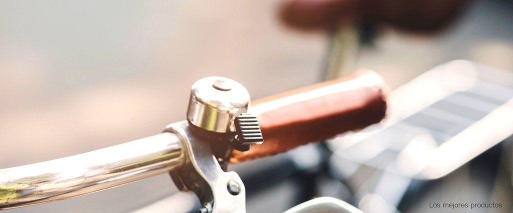 4. Mejora tu experiencia en la bicicleta con las manetas Dura Ace 7900.