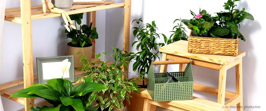 "Aprovecha el espacio con la estantería para plantas exterior de Ikea"