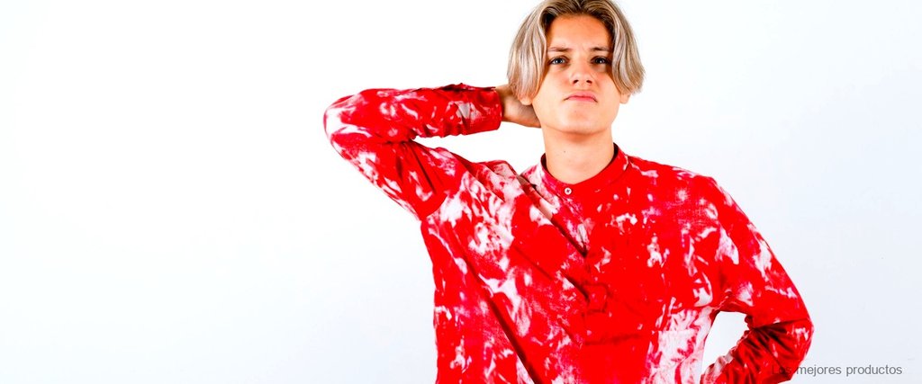 "Camisas de lunares masculinas: el toque flamenco que nunca pasa de moda"